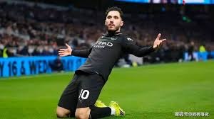 迈克·特劳特与洛杉矶天使队签下 12 年 4.26 亿美元的当时体坛第一合约