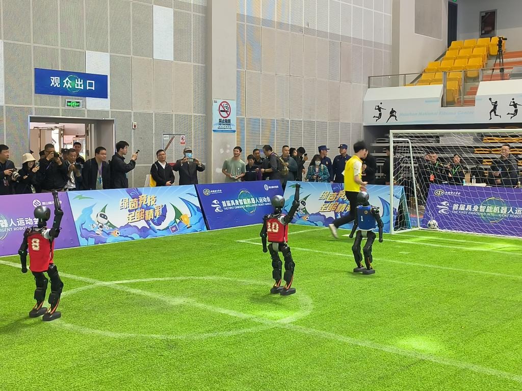 TA：帕尔特伊已接受黄潜的体检；明天他将在伦敦出席听证会